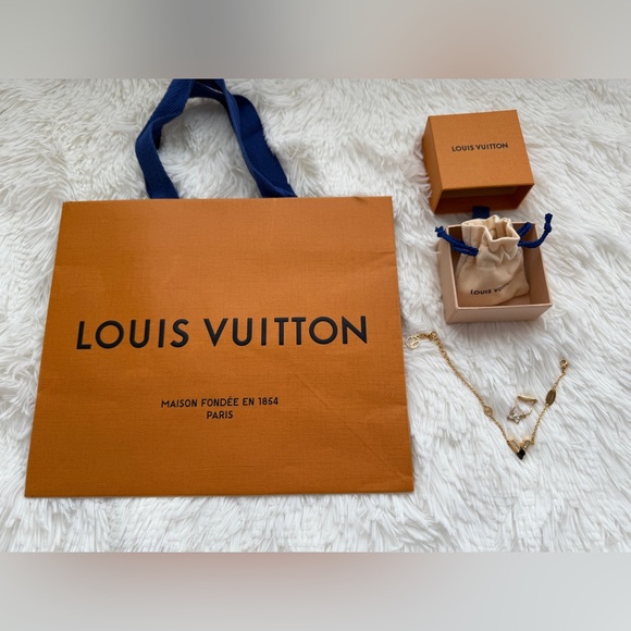 LOUIS VUITTON Essential V Bracelet & Gold Metal Ring. Size S, NEW - Picture 4 of 9